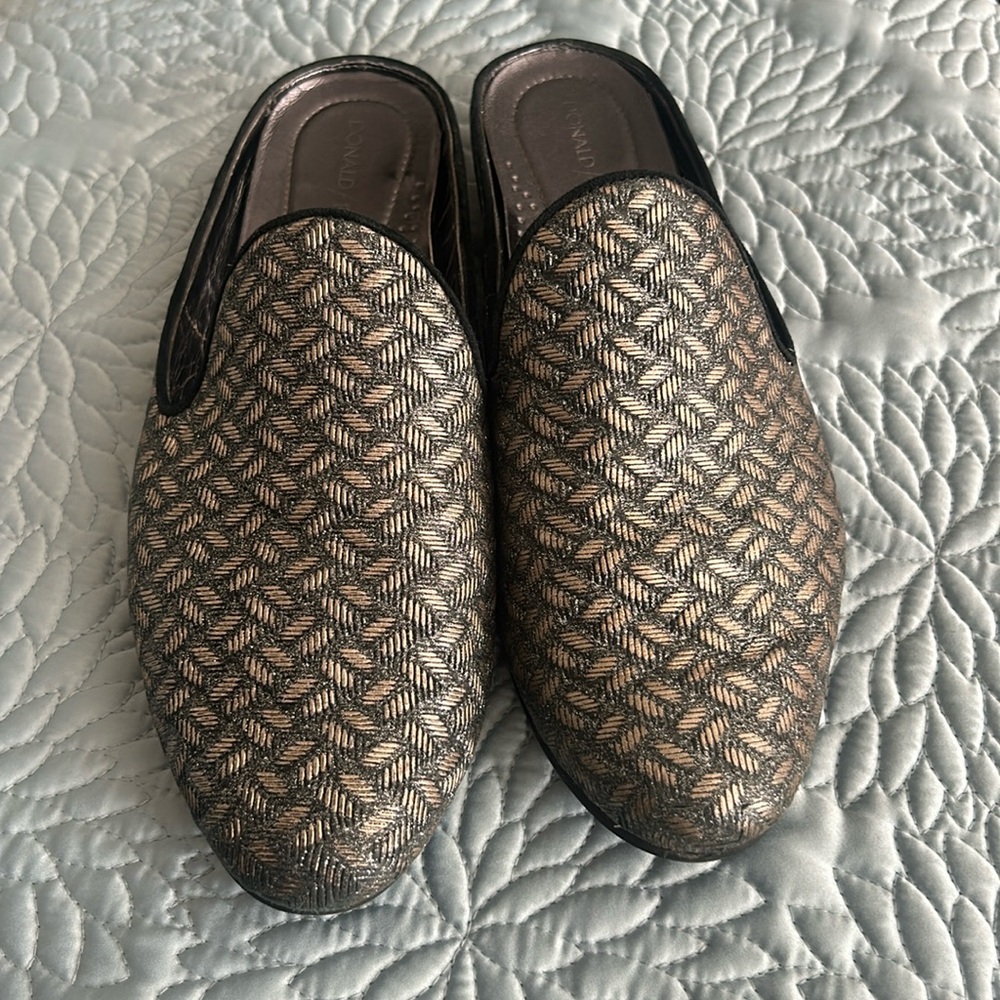 In great shape, very clean. Fun eclectic shoes. Donald J Pliner 8.5
